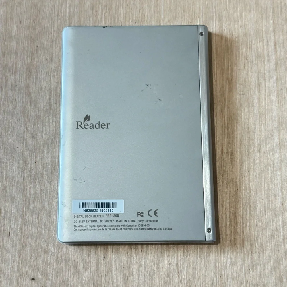 Sony PRS-300 eReaders Silver Broken Screen Turns On“Parts/Repair-Only”Buy As Is